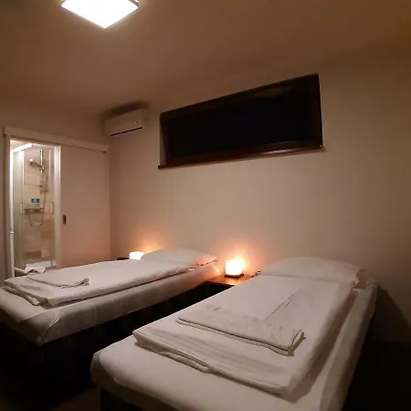 A7 ゲストハウス 3*